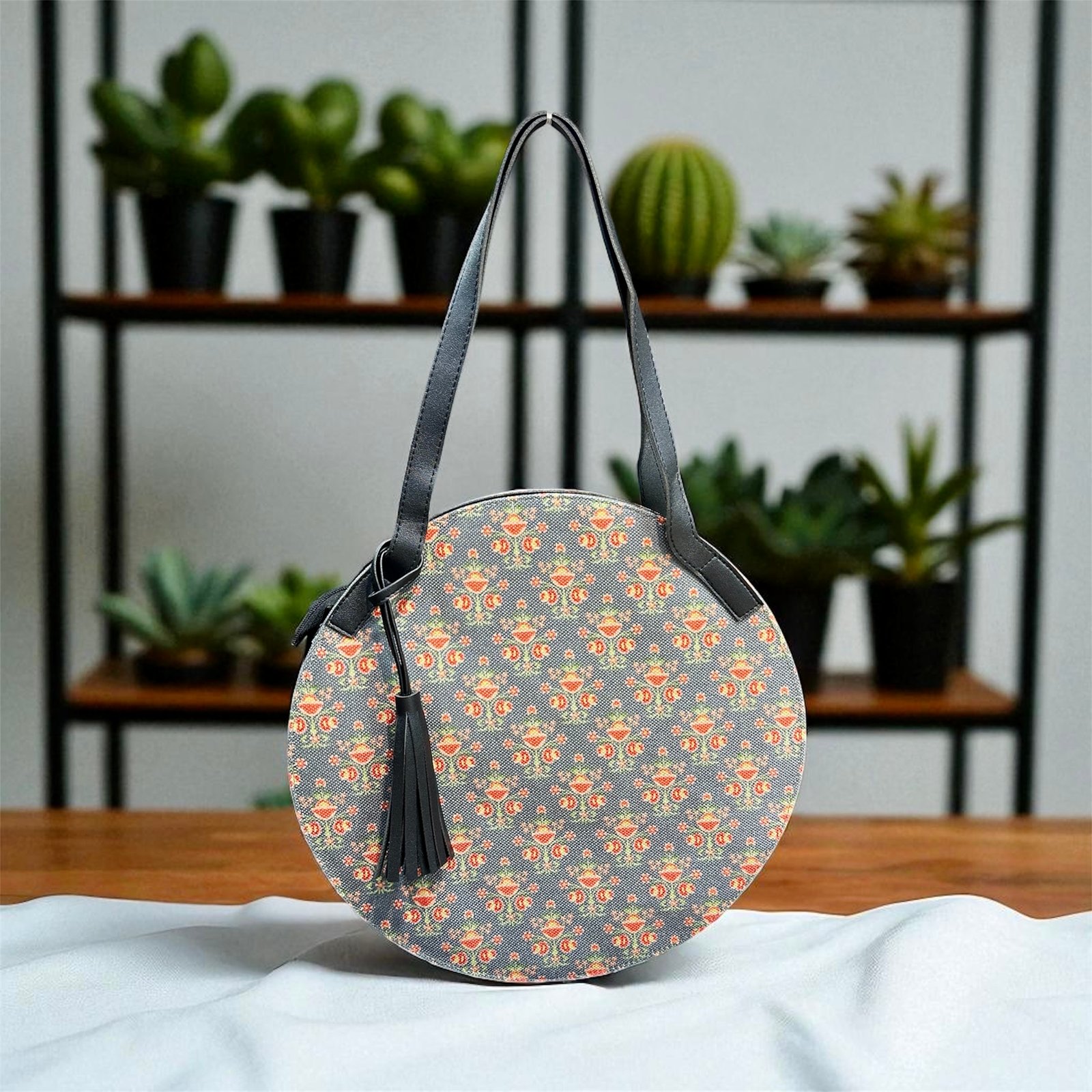 Round totes 19 Round Tote - Image 1